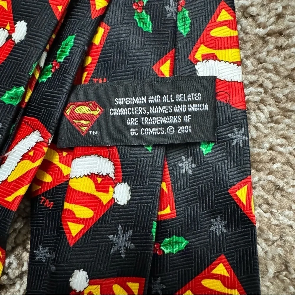 Vintage Superman‎ Logo Christmas Hat & Mistletoe Novelty Holiday Tie